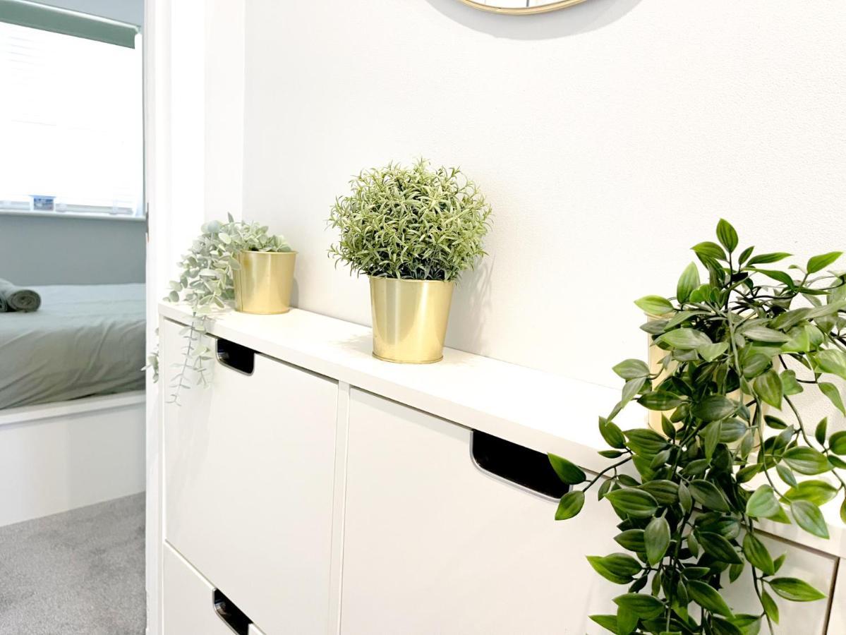 Escape To Tranquil 1 Bed, Poole Villa Canford Magna Exteriör bild